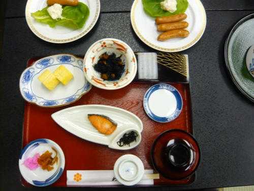 japon,vacances au japon,été au japon,cuisine japonaise,petit déjeuner japonais,ryokan,petit déjeuner complet,manger salé le matin