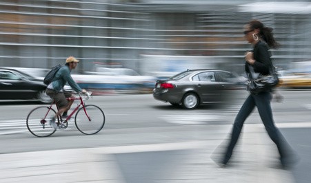 stres,urgence,gens pressés,feu rouge,piétons,paris,brûler les feux,courir après le temps